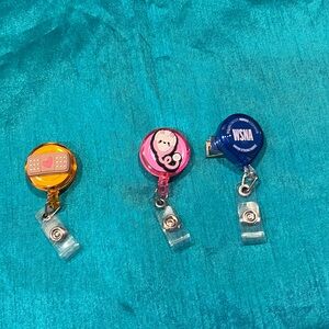 Retractable badge holder